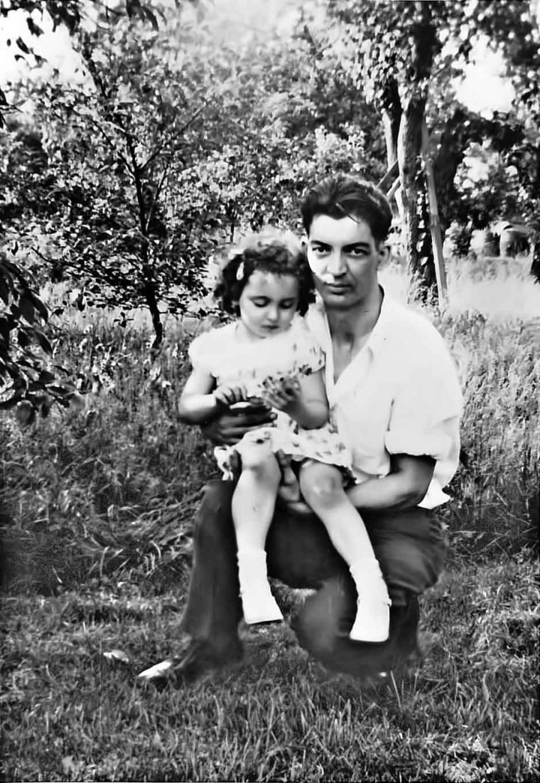 Joyce Carol Oates with her father, Frederic Oates, 1943